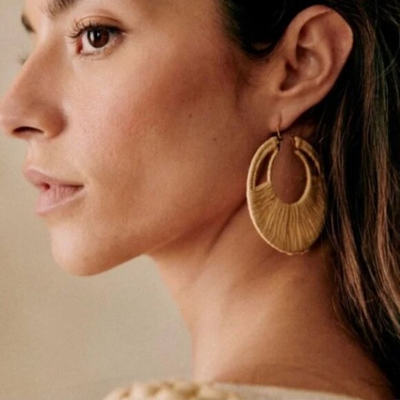 NWOT Sezane Amany Hoop Earrings in Natural Raffia—Rare!!! - Picture 1 of 3